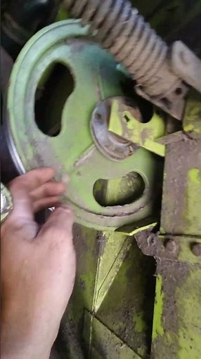 Replacing the Claas Dominator belt