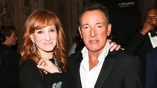 Här tar ”Dogge” en selfie med Bruce