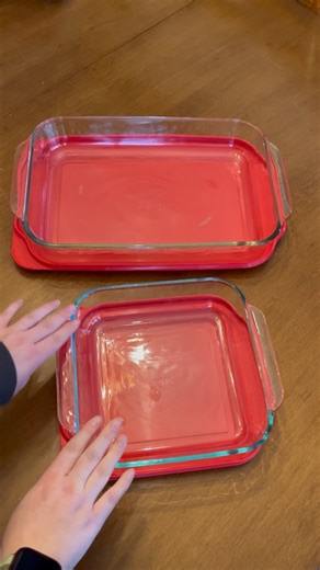 Watch Pyrex 2 piece baking dish set - 9x9 and 9x13 with lids  on Amazon Live