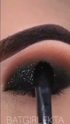 Glittery Black Smokey Eyes Makeup 😍 #makeup #naturalssalon #bridalhairstyle #youtubeupdates #shorts