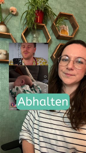 Nathalie Öter • Stillen • Schlafen • Beikost on Instagram: "Abhalten bedeutet, auf die Ausscheidungssignale eines Babys zu reagieren und ihm die Möglichkeit zu geben, sich außerhalb der Windel zu erleichtern. Zum Beispiel, indem man das Baby mit angezogenen Beinen über ein Töpfchen, die Toilette oder ein Gefäß hält. Es geht dabei nicht um Sauberkeitstraining, sondern um Kommunikation und Begleitung. Abhalten ist ein Angebot, auf Signale zu reagieren, statt sie zu übergehen. Wenn Babys pupsen, pr