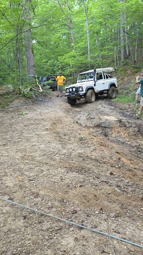 Defenders helping Defenders next on Maury #recovery #offroadrecovery #snatchblock #pullcable #best4x4byfar #landroveradventure #defenderjam #defendersownersclub #defenderworld | Rick Simmonds