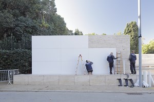 Mies van der Rohe’s Barcelona Pavilion “Dematerialized” With All-White Surfaces