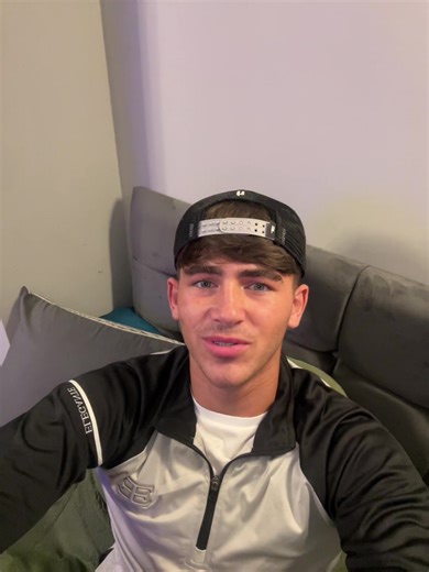 How to Master the Finger Trend with Sticky Hands