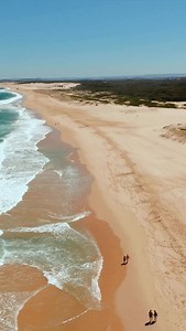 Ever wondered about the true rules of beach footy? Join the Newcastle Knights on their guide to beach activities as part of Reflections ULTIMATE guide to summer ☀️ | Newcastle Knights