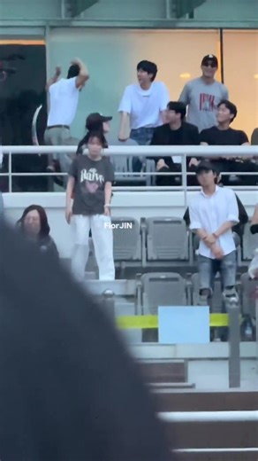 55K views · 3.2K reactions | taehyung doing the lock/unlock choreography | BTS ARMY Philippines | Facebook