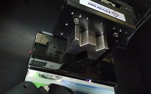 海伯森hypersen·3D线光谱共焦传感器检测手机侧边按键扫描实拍