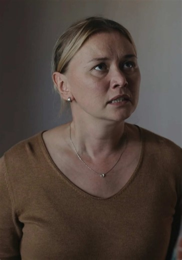 Не замечает, что жена устает с детьми — сцена из сериала «Тайга»