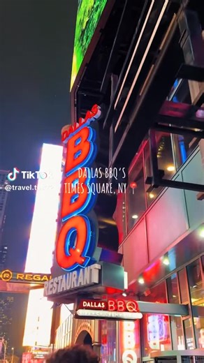 DallasBBQ on Instagram: "❤️ ❄️ ❤️ 🎅 ❤️"