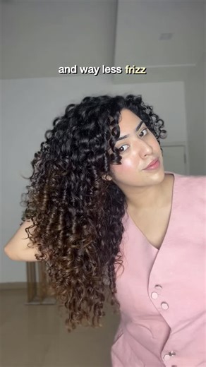 Swarnim | Curly hair care on Instagram: "Stop doing these 3 things and try following these tips instead✨ Save this and try it on your next washday! 💕 #curlyhairtips #curlyhairstruggles #curlyhair #frizzyhair #hairstylingtips Haircare tips, curly hair tips, curl tip"