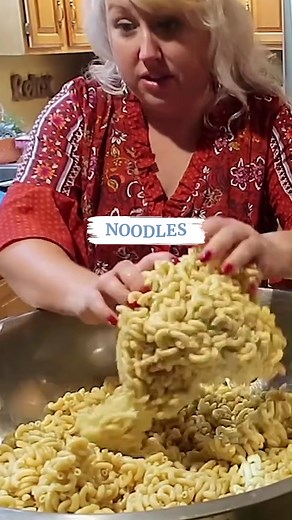 233K views · 2.4K reactions | Making Beefaroni #homecooking #beefaroni #homemadefood #largefamilymeals #largefamily | Jamerrill Stewart, Large Family Table | Facebook