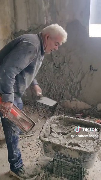 Plastering Techniques: A Construction Worker’s Guide