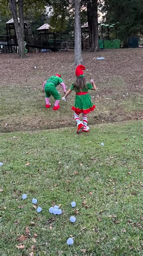 🎅🎄ELF ON THE SHELF GIVEAWAY SERIES🎄🎅 Kringle & Jingle had some holiday fun at the park this morning! They can’t wait to reveal the second giveaway in our December giveaway series this afternoon. Can you guess what it is??✨ ❄️☃️❤️ #hher #christmasgiveaway #elfontheshelf | Hospitality Health ER - Tyler