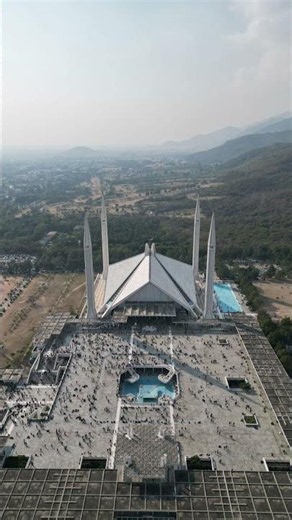 #Faisal Mosque🕌 – A masterpiece of Islamic architecture and one of the world's largest mosques.