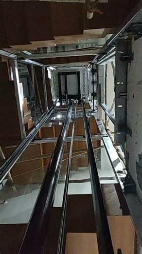 Glass Hydraulic Lift | Mechanism System – Shaft Inside View