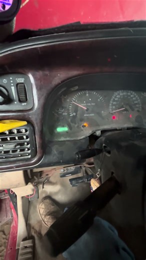 Bleeding out air after vp44 replacement #automobile #vp44 #2ndgencummins #cummins #cmon