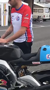 39K views · 423 reactions | APRILIA RSW 250cc, la moto de GRAN PREMIO de APRILIA que tantos éxitos le dio. INCREÍBLE su sonido y prestaciones. Por cierto, tenéis evento el próximo 5 de octubre en el circuito de Varano en Italia “TWO STROKE IS BACK” @academy_gp . #2stroke #2tiempos #2tracing #aprilia #apriliarsw250 | 2T Racing | Facebook