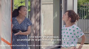 Assurer la vraie vie c’est poster un agent de sécurité devant votre commerce, en cas de vitrine cassée, pour sécuriser votre marchandise ! Nos solutions personnalisées pour les pros 󾮜 bit.ly/assurance_pro | Groupama