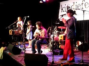 Elizabeth Mitchell - Little Liza Jane (Live at Kindiefest 2011)