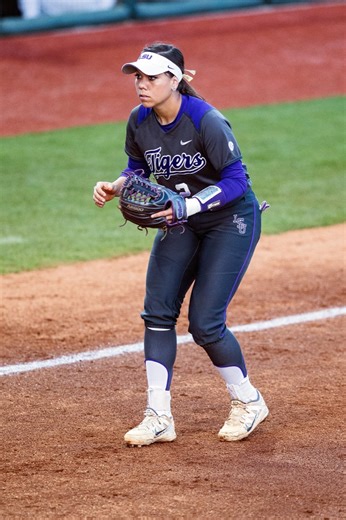 8 Amazing Bodies of Female Baseball Players