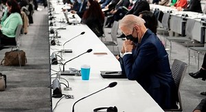 Captaron a Joe Biden "dormido" en cumbre COP26