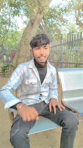 Ꮥℹ𝘯𝓰𝖊ℝ ℳüппᵅ Ꮇіcիæ₰¡♡•》 on Instagram: "Lehenga ke jali 😛 . . . . . . @singer_munna_michael_ . New song #photooftheday #editorial"