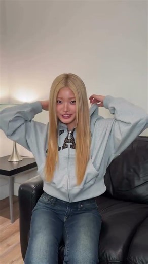 A special look at Yoonchae’s custom GAP hoodie 🤍✨