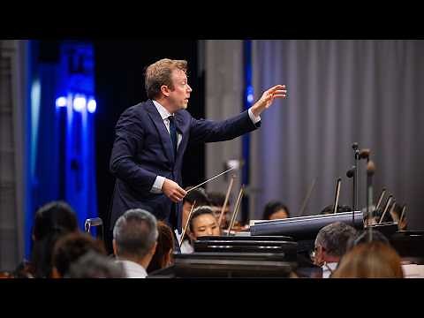 Daniel Harding conducts the Los Angeles Philharmonic in Rachmaninoff's Symphony No. 2 (excerpt)