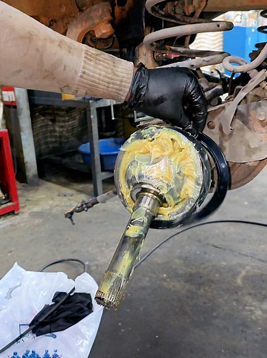 Fixing Front Wheel Differential Oil Seal Leakage