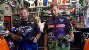 Amazon.com: Losi 1/18 Mini LMT Grave Digger 2S 4X4 RTR Brushed Monster Truck Battery & Charger Included Green LOS01026T1 : Toys & Games