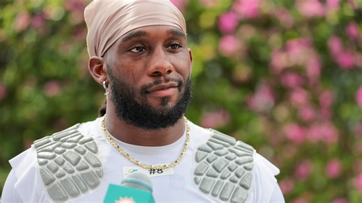 Miami Dolphins running back Alexander Mattison has neck surgery, out for 2025 season