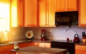 【白噪音|环境音】在洒满夕阳的厨房中料理 煎炸烹煮 切剁食材 搅拌声 冲水声 餐具碰撞 学习 工作 助眠 治愈_哔哩哔哩_bilibili