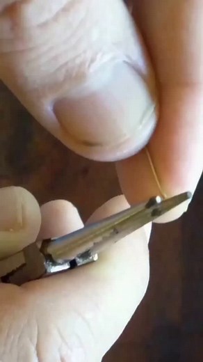 Wire Wrapping Tutorial on Instagram: "@sol.antic shares a delightful mini tutorial just in time for the holidays easy wire-wrapped Christmas tree earrings made with 22 gauge Argentium wire. Whether you're a beginner or just looking for a festive project, this design shines in both silver and copper. Full tutorial is going live on Patreon perfect for makers who love a little magic in their craft. 🌘☀️🌒 . . . . #solantic #wiretutorial #wirewrap #tutorial #earrings #easytutorial #wire #christmas #