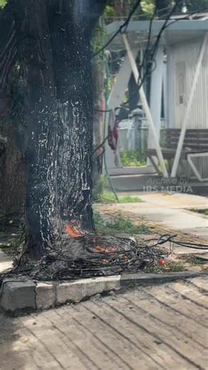 Pemadam Kebakaran Cepat Tanggapi Kabel Terbakar