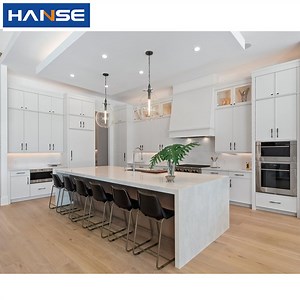 [Hot Item] Modern Fashion Kitchen Cabinet with Solid Wood Painted Raised Design Shaker Panel and Waterfall Quartz Island