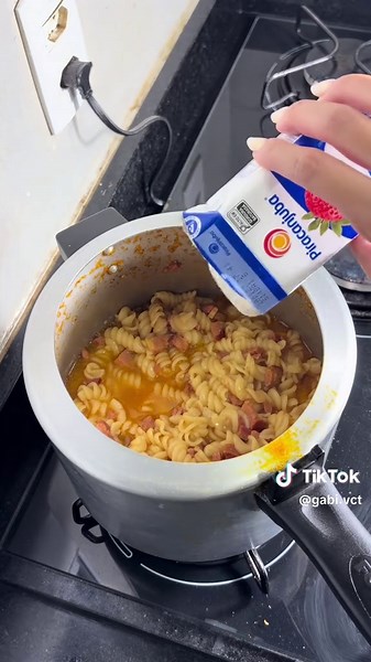 Macarrão de Preguiçoso: Receita rápida e cremosa em minutos