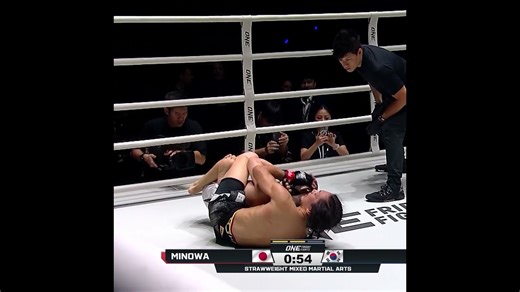 Hiroba Minowa Applies Tight Rear-Naked Choke Against Lee Seung Chul