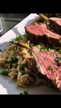 Lammkrone mit Erbsen Reis Pfanne - GG-Grillen