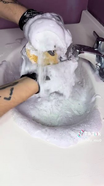 Some laundry paste then some comet m laundry paste after 🫣 Idk why whenever I’m low on products my first thought it just to make paste #spongetok🧽 #spongesqueezingasmr #cleantokamsr #cleantok #fyp