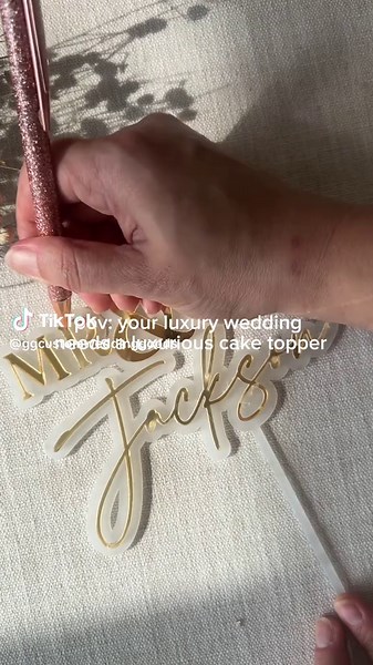 Luxurious Cake Toppers for Your Dream Wedding