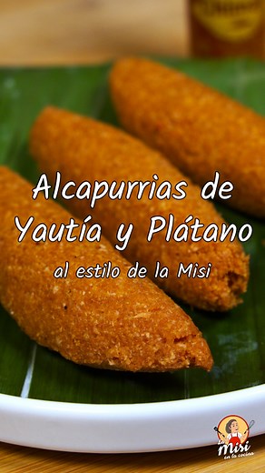 Alcapurrias de yautía blanca y plátano verde al estilo de la Misi. Ingredientes: -1½ taza de plátano verde (1½ cups of green plantains) -3½ taza de yautía blanca (3½ cups of white taro root) -¼ cdta de cebolla en polvo (¼ tsp of onion powder) -¼ cdta de ajo en polvo (¼ tsp of garlic powder) -¼ cdta de pimienta (¼ tsp of pepper) -2 cdtas de sal (2 tsp of salt) -1 cdta de aceite con achiote (1 tsp of annatto oil) #alcapurrias #alcapurriasdeyautia #alcapurriasdeplatano #puertorico #gastronomiapuert