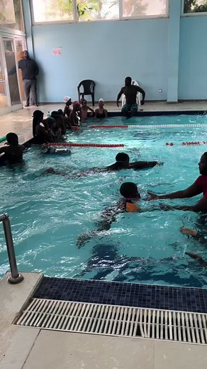 Cours de natation pour tous âges à Dakar