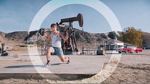 Squats, Bicep Curls oder Dead Lifts? Für wen sich das wie Musik in den Ohren anhört, sollte unbedingt unseren 55-minütigen IRON BARS Kurs mitmachen! Ganzkörper-Langhantel-Workout mit 100% Muskelkater-Garantie! #PUMPUPTHEGYM #johnreedfitness #EscapeEverydayLife | John Reed Fitness