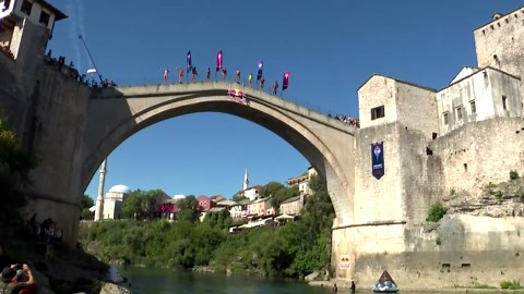 Divers leap from Stari Most bridge as World Series returns to Mostar