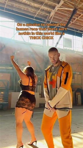 Rapping “Thick Chick” 👀💃🏻 *FIRE*