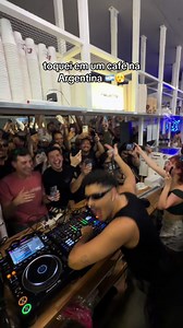 um café ou um show surpresa? 🇦🇷😮‍💨☕️ #pedrosampaio #show #surpresa #cafe #argentina