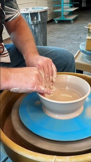 How I Make A Bowl #pottery #ceramic #clay #wheelthrowing #ceramics #handmade #diy