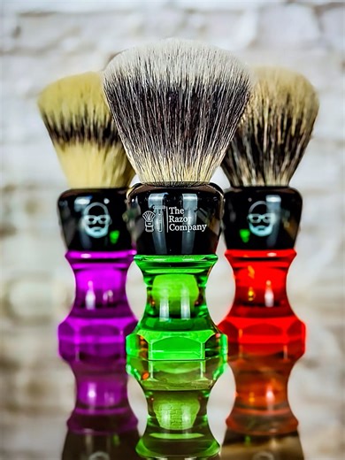 The Herald brush by The Razor Company is available in six colors and six knot types. Get yours now at Therazorcomapny.com Discover a wide array of exceptional wet-shaving products from around the globe at The Razor Company. Explore our collection online at TheRazorCompany.com #sotd💈 #shaveoftheday #traditionalshaving #wetshaving #shaveculture #wetshaveloyalists #shavingsoap #shavingbrush #safetyrazor #aftershave #shavelikeyourgrandpa #shavelikeagentleman #therazorcompany #oldschoolshaving #arti