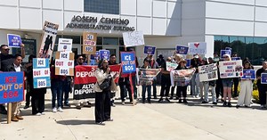Dozens gather in Santa Maria to protest against ICE activity