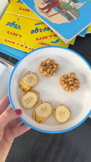 132K views · 201 reactions | Homemade kids snacks BUT make them easy! 5 ingredients or less, no baking, nutrient dense yumminess that stores well so you don't waste a bite. Comment RECIPES to have these sent your way! #toddlerfood #toddlers #toddlersnack #ironrich #highprotein | Yummy Toddler Food | Facebook